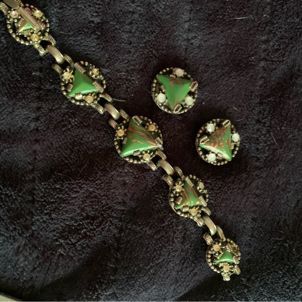 Beautiful vintage set bracelet and earrings.